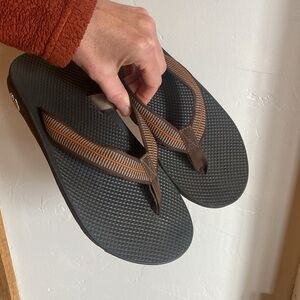 Chaco Size 10 Men's Brown Flip Flops with orange accent Outdoor Sandals